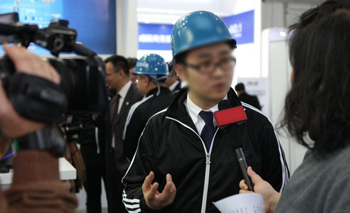 空氣能熱水器兩年省出的錢可以買臺(tái)電熱水器？