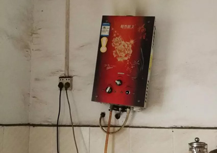 父女命喪家中女兒僅18歲，發(fā)現(xiàn)時(shí)熱水器還在燃燒